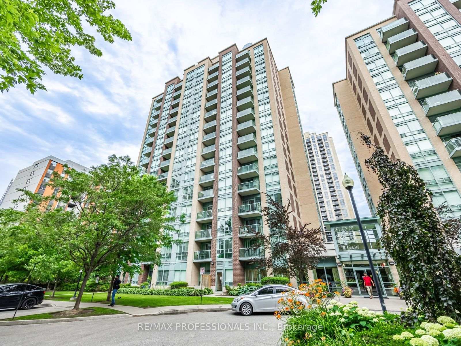 509-7 Michael Power Place, Toronto