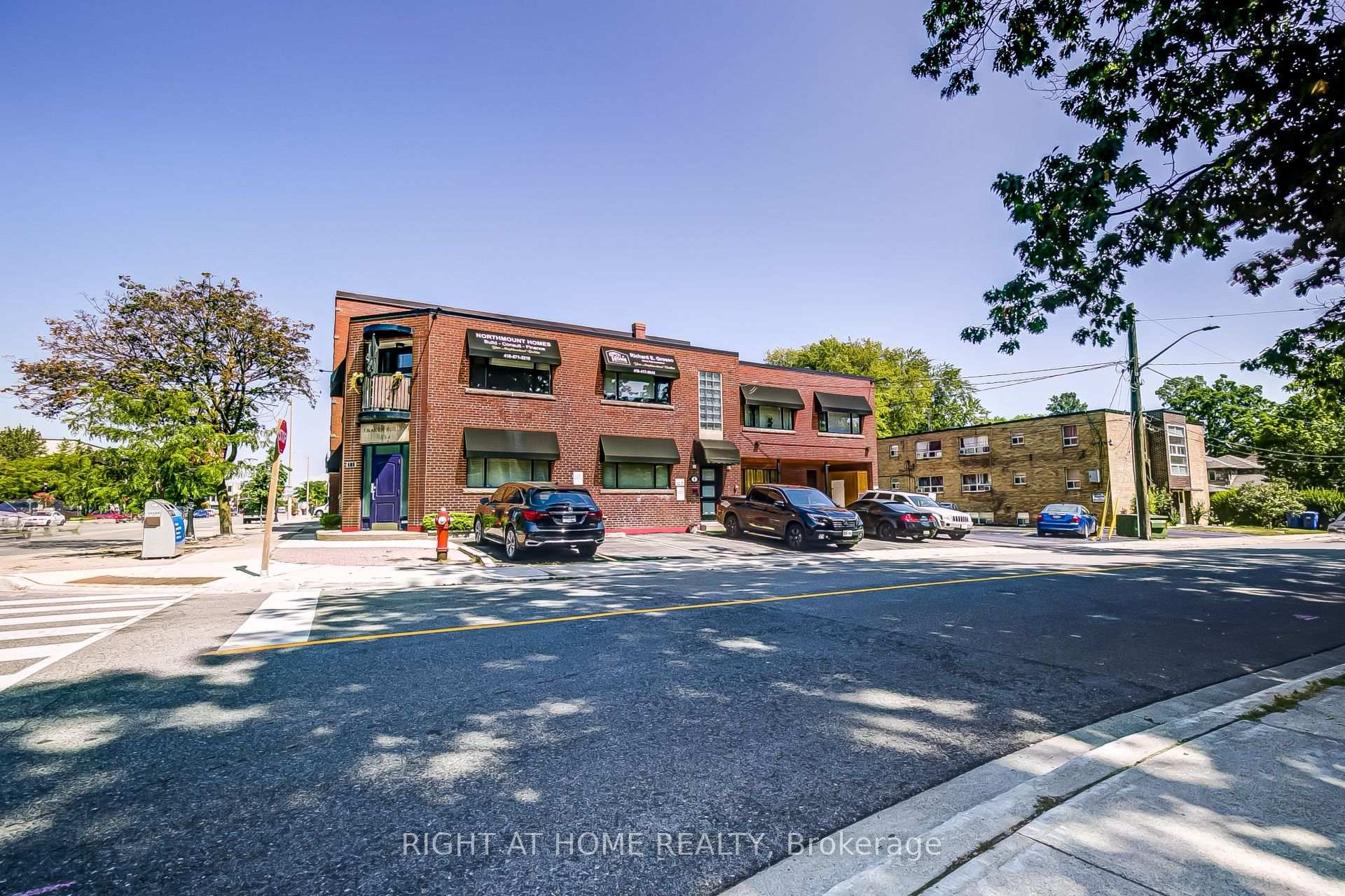 181 Lakeshore Road E, Mississauga