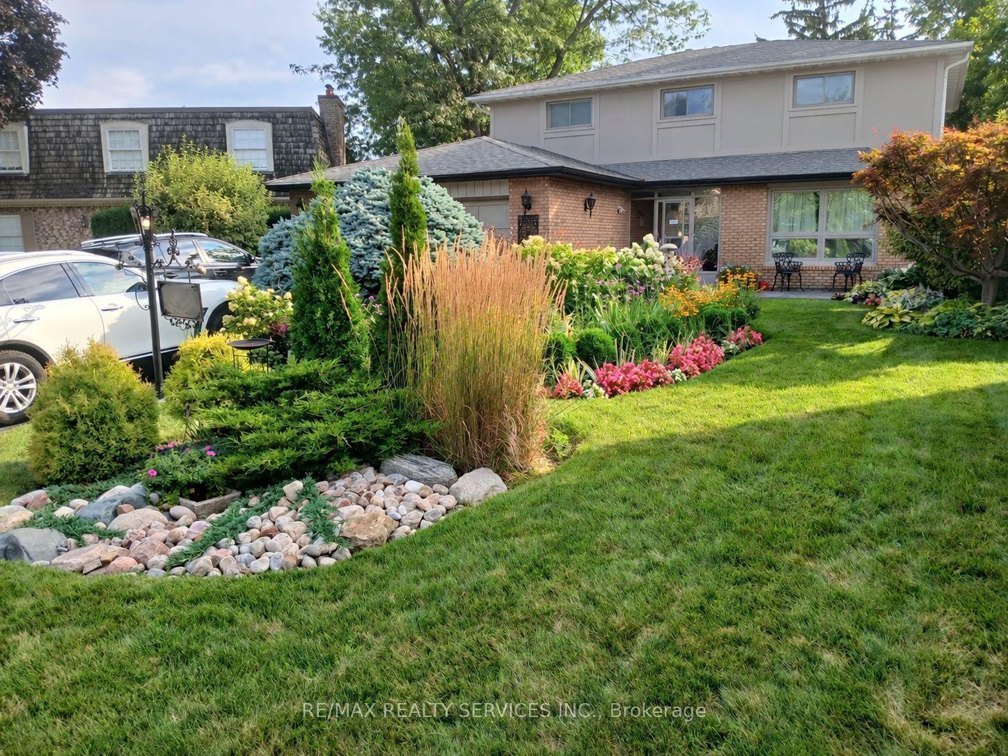 15 Pine Ridge Lane, Brampton