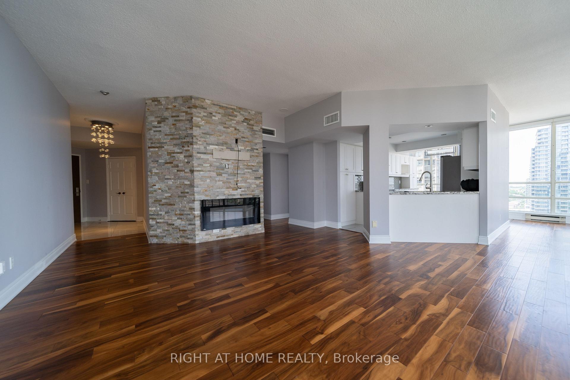 1910-45 Kingsbridge Garden Circle, Mississauga