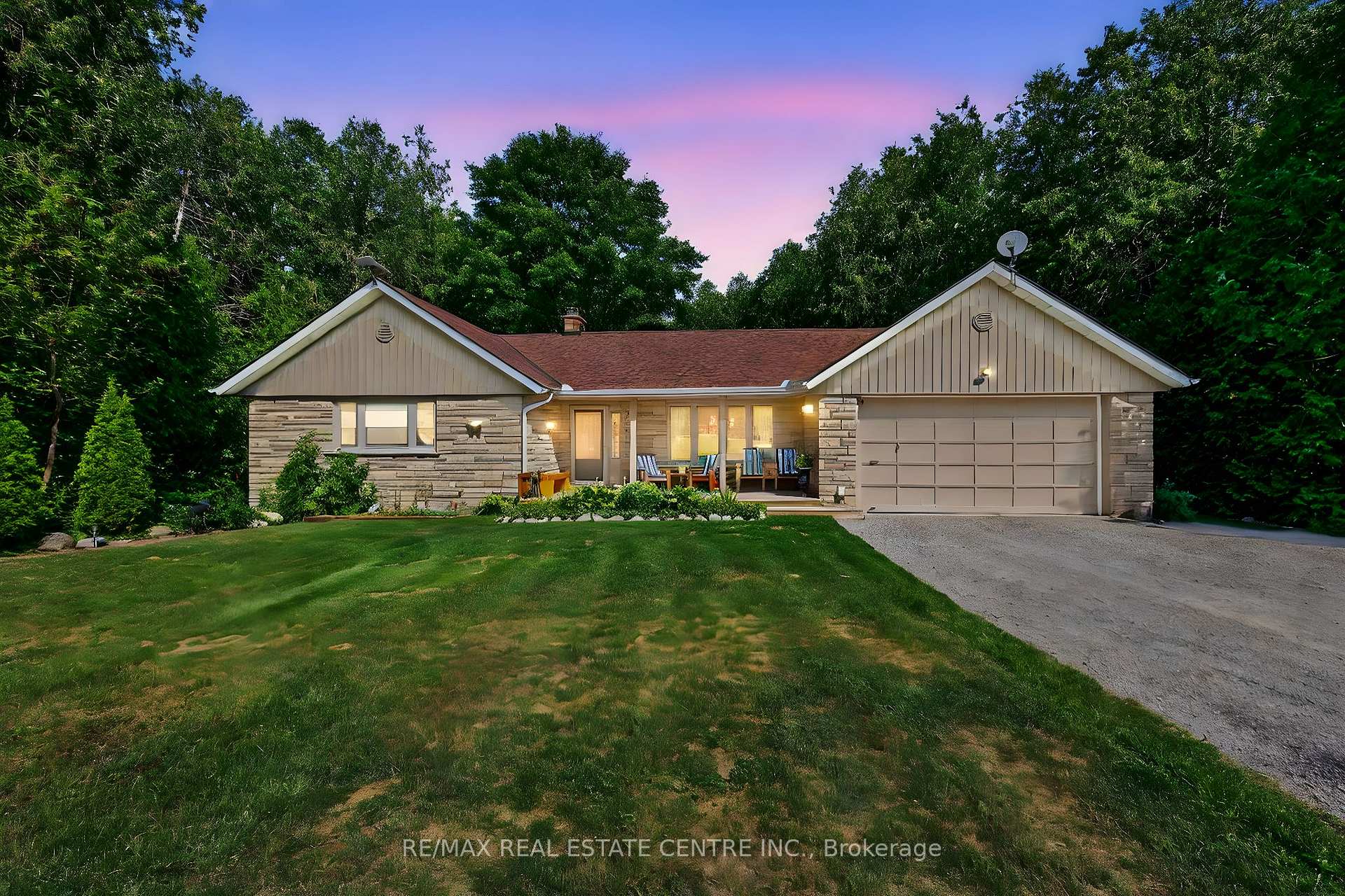 16 Cedar Lane, Mono