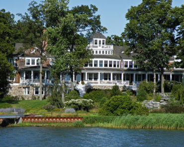 Elegant mansion on the lake
