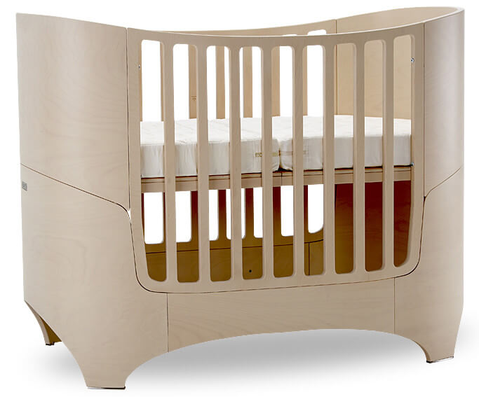 Ce lit de bébé 4 en 1 avec matelas convertible de Leander comprend quatre étapes distinctes. Les lits avec 2 hauteurs de matelas, lit de jour, lit de transition et lit junior couvrent les premières années de la vie de votre enfant. Tous les composants de conversion nécessaires sont inclus dans l'emballage du lit. La construction arrondie en bois de hêtre offre une touche élégante. Ce lit de bébé 4 en 1 avec matelas convertible de Leander comprend quatre étapes distinctes. Les lits avec 2 hauteurs de matelas, lit de jour, lit de transition et lit junior couvrent les premières années de la vie de votre enfant. Tous les composants de conversion nécessaires sont inclus dans l'emballage du lit. La construction arrondie en bois de hêtre offre une touche élégante.