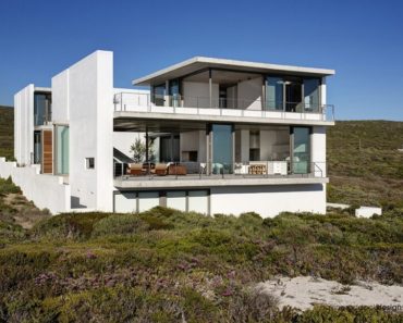 Pearl Bay House by Gavin Maddock Design Studio