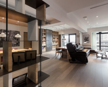 Open concept apartment with natural wood by PartiDesign.