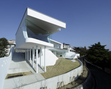 Exterior view of the Modern Mountain Home by Eastern Design Office