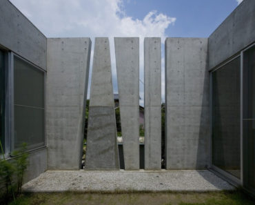 Slit House by Eastern Design Office