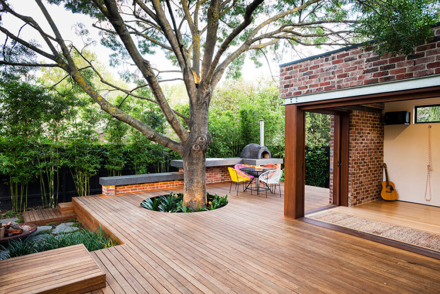 The deck floats gently above the landscape itself, protecting the tree roots which sprawl across the ground. With broad glass sliding panels, the interior flooring appears to transcend indoor/outdoor boundaries. The deck floats gently above the landscape itself, protecting the tree roots which sprawl across the ground. With broad glass sliding panels, the interior flooring appears to transcend indoor/outdoor boundaries.