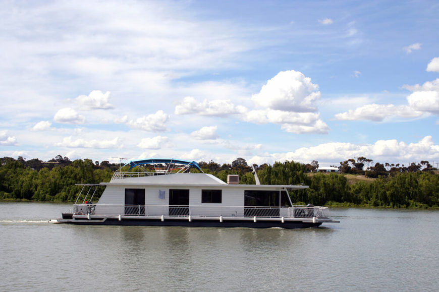 8 Types of Houseboats (Designs, Ideas, Examples & 40 Photos)
