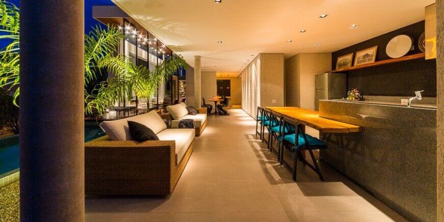 101 Kitchen Islands With Seating for 2, 3, 4, 5, 6 together with 8 (Chairs together with Stools) The chairs inward this kitchen assist to behaviour the contrasting color of the isle farther into 101 Kitchen Islands With Seating for 2, 3, 4, 5, 6 together with 8 (Chairs together with Stools)