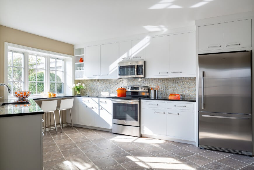 55 Gorgeous Kitchens amongst Stainless Steel Appliances (Photos) Kitchen amongst dark cabinets too stainless steel appliances 55 Gorgeous Kitchens amongst Stainless Steel Appliances (Photos)