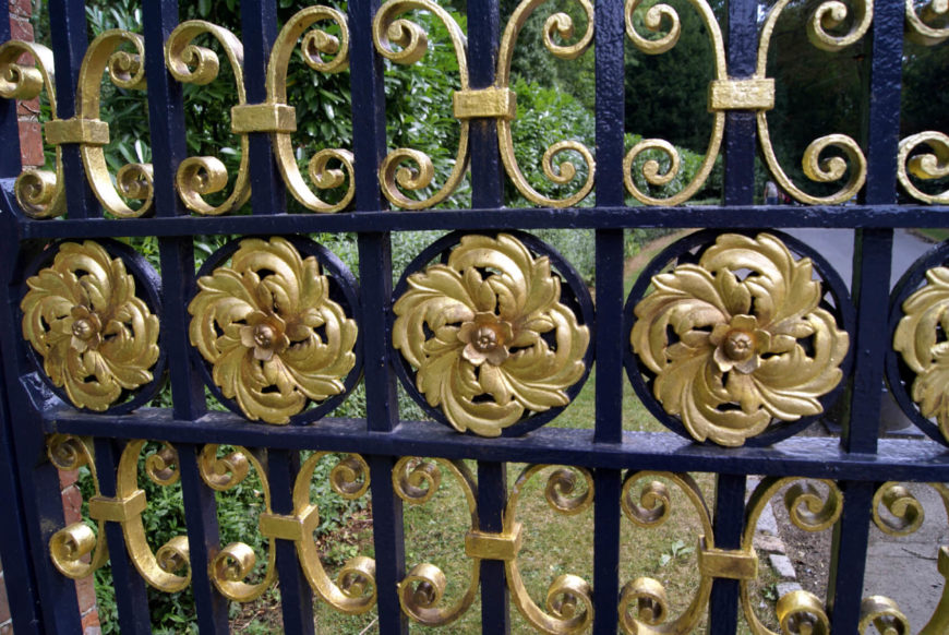 32 Elegant Wrought Iron Fence Ideas and Designs