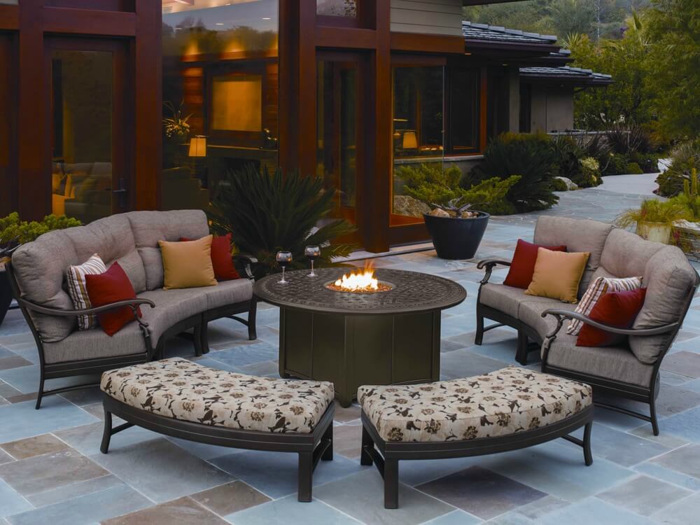 Contemporary curved patio sofas and benches Contemporary curved patio sofas and benches