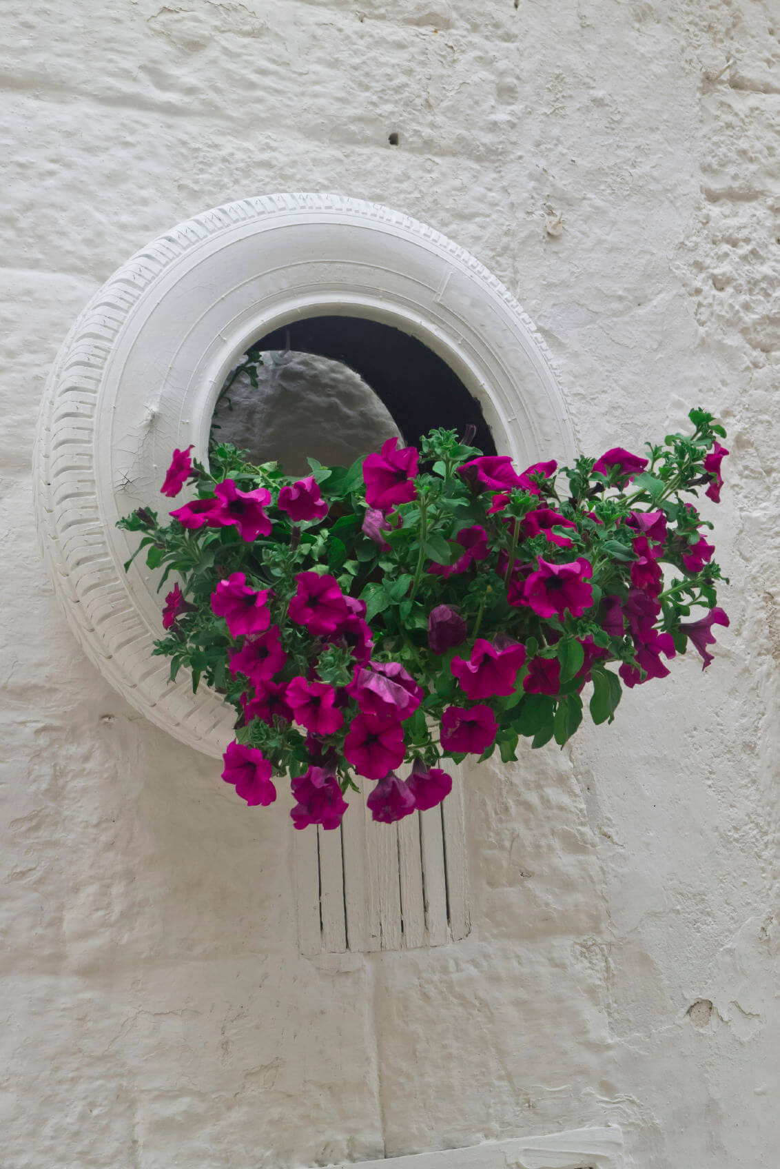 29 flower tire planter ideas for your yard (and home) home ...