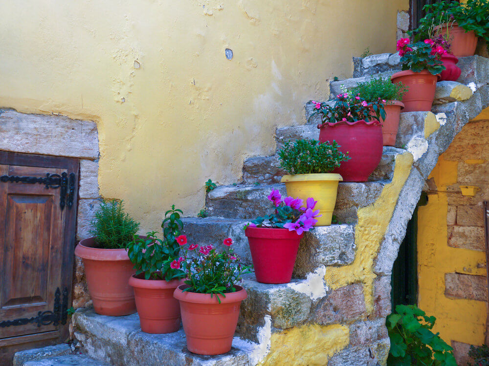 64 Outdoor Steps with Flower Planters and Pots Ideas (Pictures)