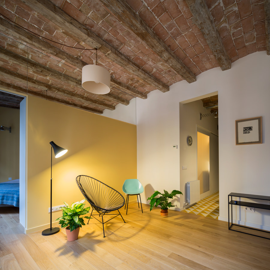 The untainted floor is indeed spectacular allowing the brick stone ceiling and perpendicularly designed wood beams to match on a comtemporarily designed look despite their traditional touch. The untainted floor is indeed spectacular allowing the brick stone ceiling and perpendicularly designed wood beams to match on a comtemporarily designed look despite their traditional touch.
