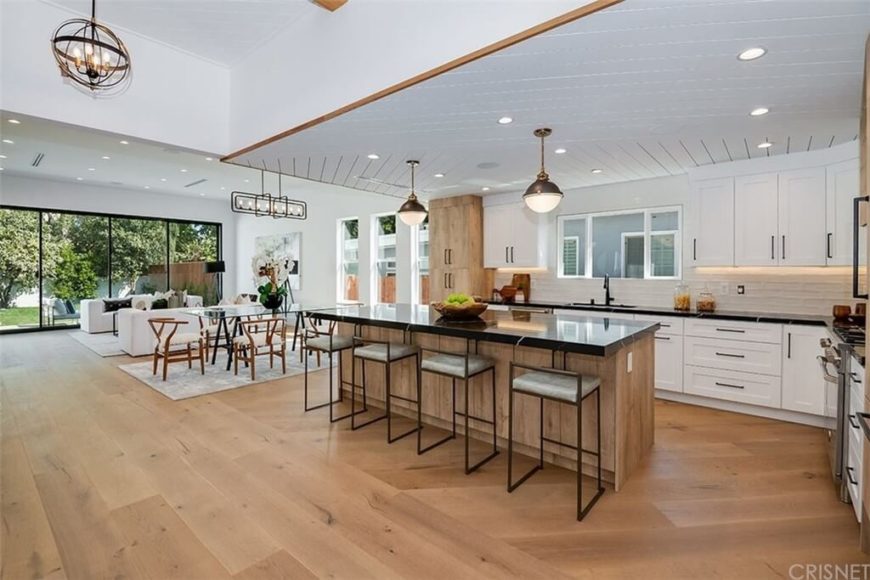 Single-Story Sherman Oaks Home with Open Floor Plan with Soaring High ...