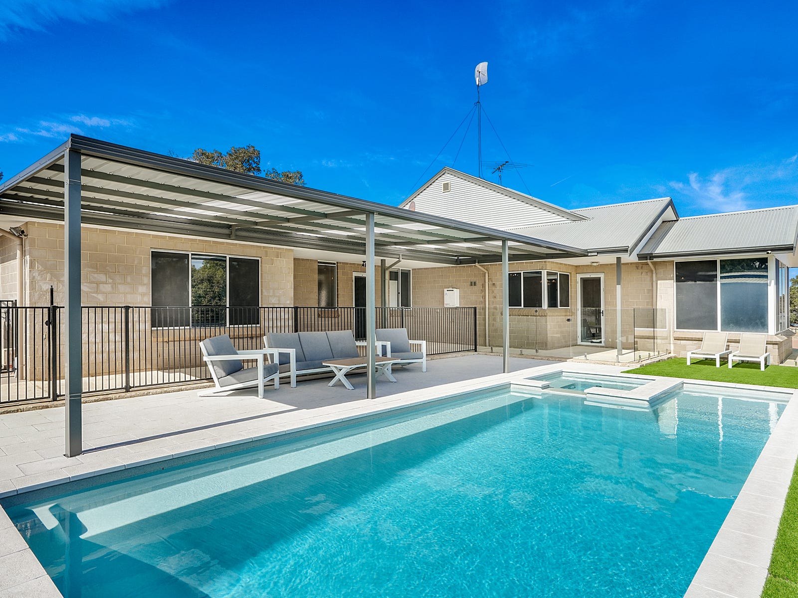 Horse Property For Sale Bullsbrook WA 6084 22 April Close