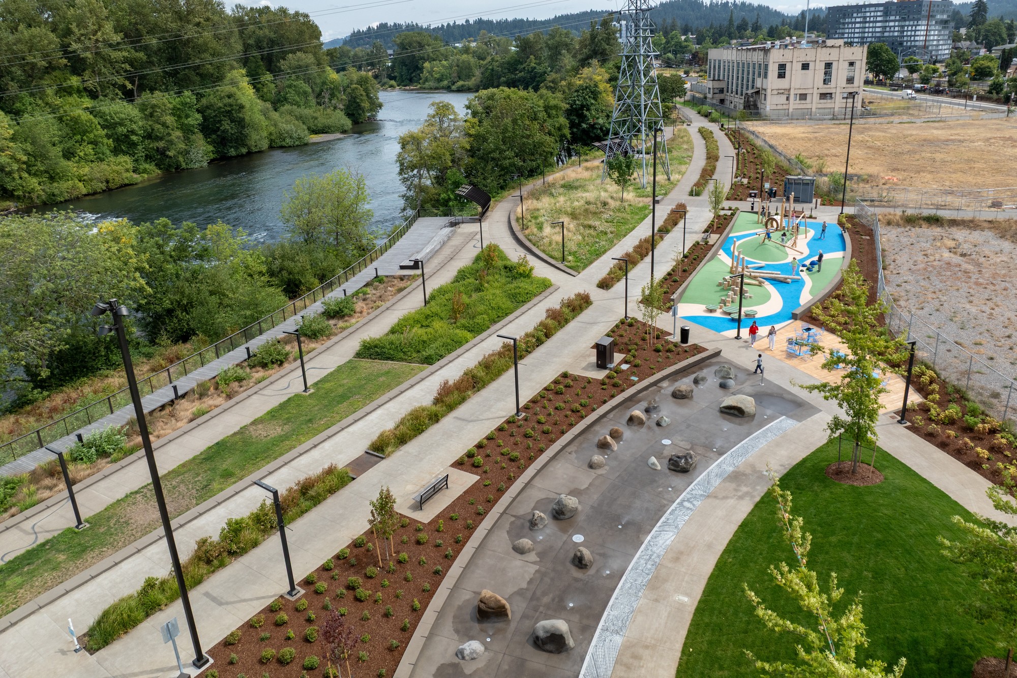 eugene riverfront, earthscape, oregon, splash, spray