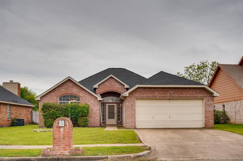 Home for rent 204 W Willow Creek Dr, Glenn Heights, TX, 75154 Pathli