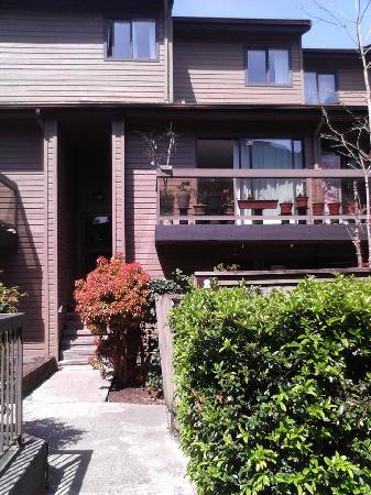 Ray's Homestay - Surrey Homestay on HomestayBay