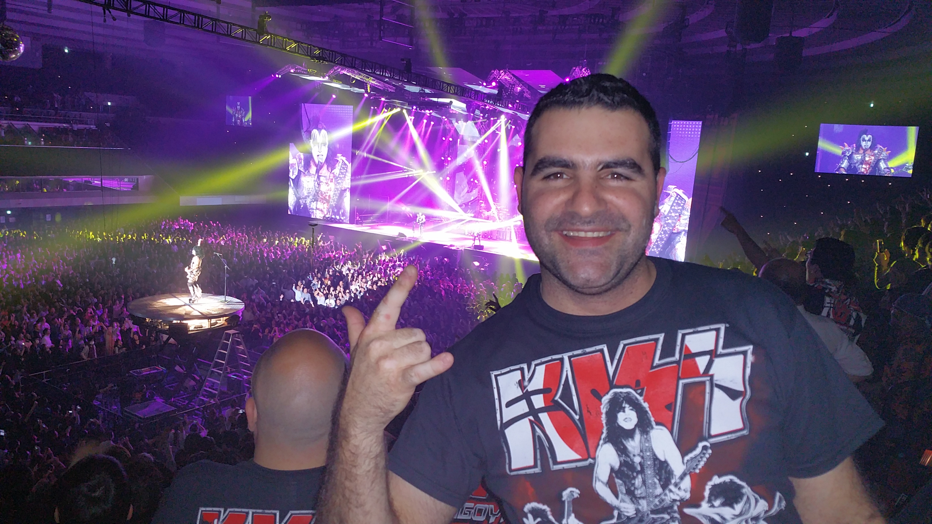 Chris is on Couchsurfing! Couchsurfing