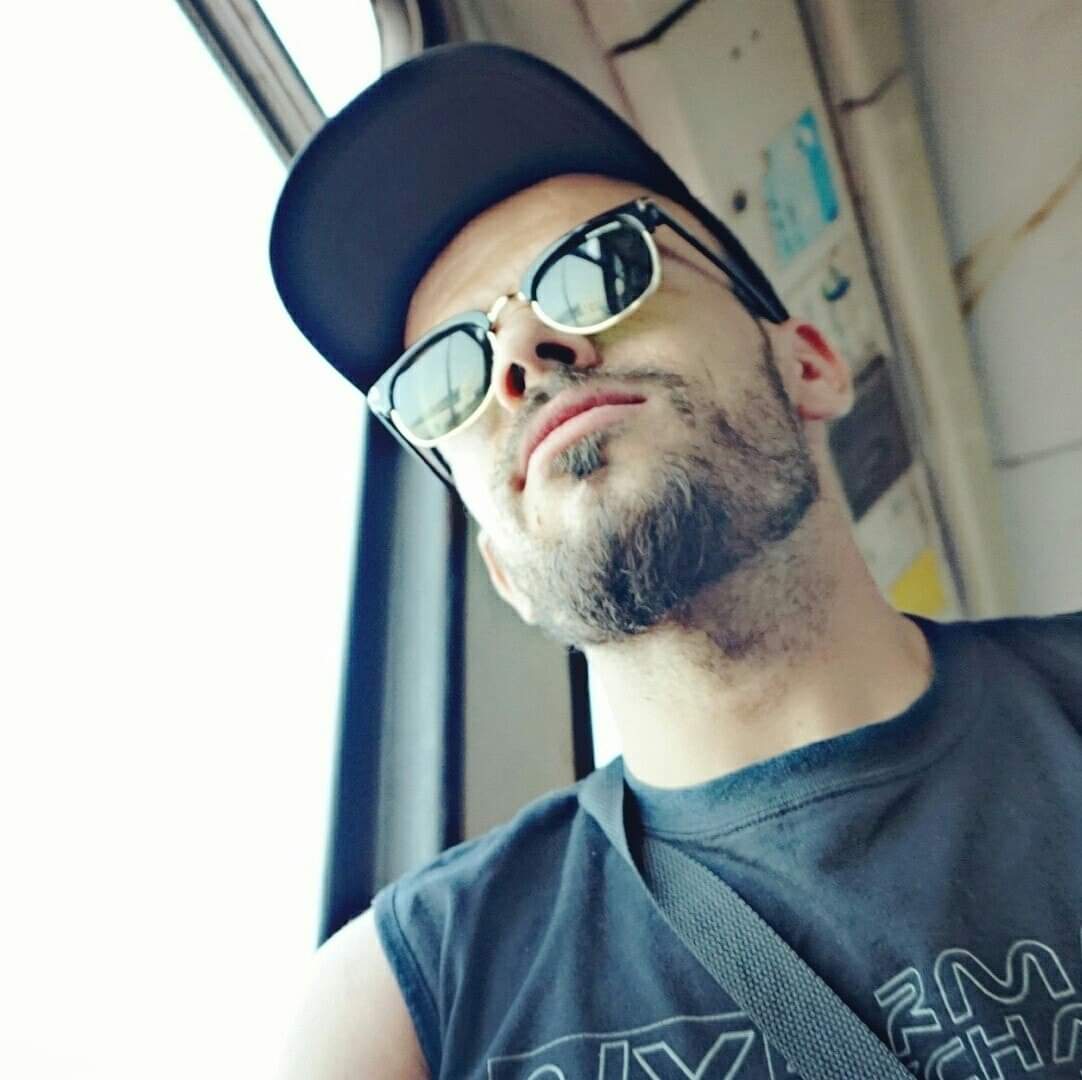 Yasser is on Couchsurfing! Couchsurfing