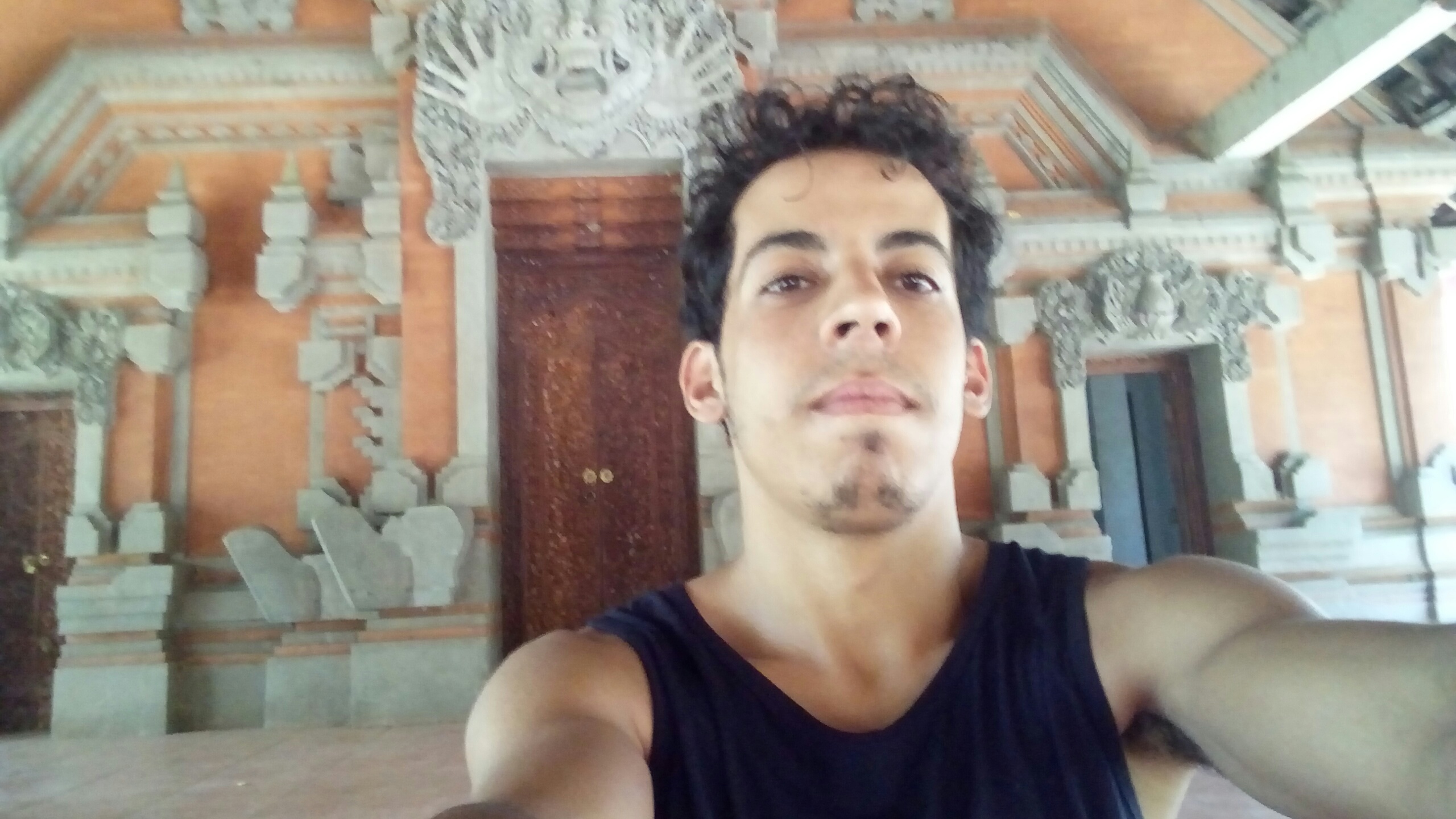 Othmane is on Couchsurfing! Couchsurfing