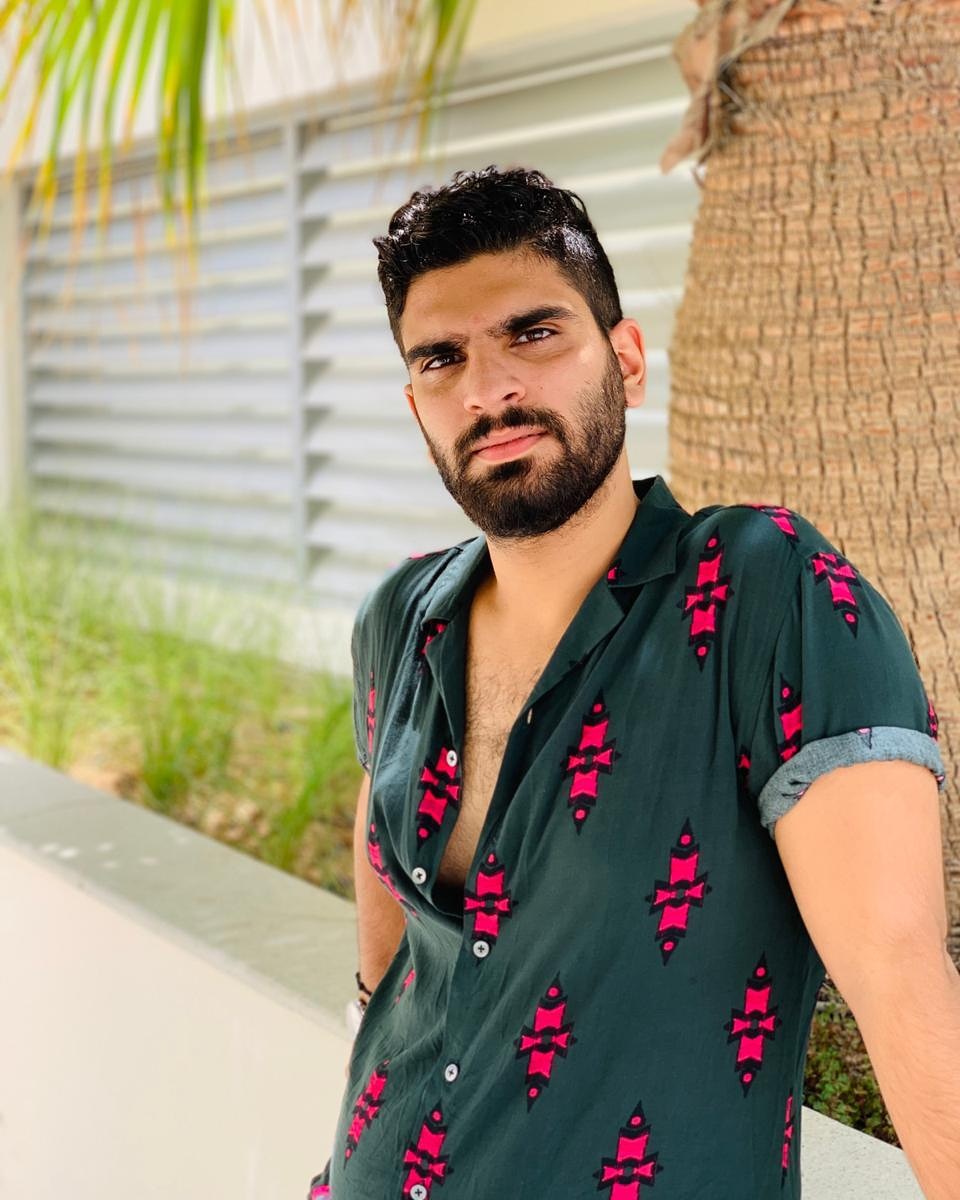 Elias is on Couchsurfing! Couchsurfing