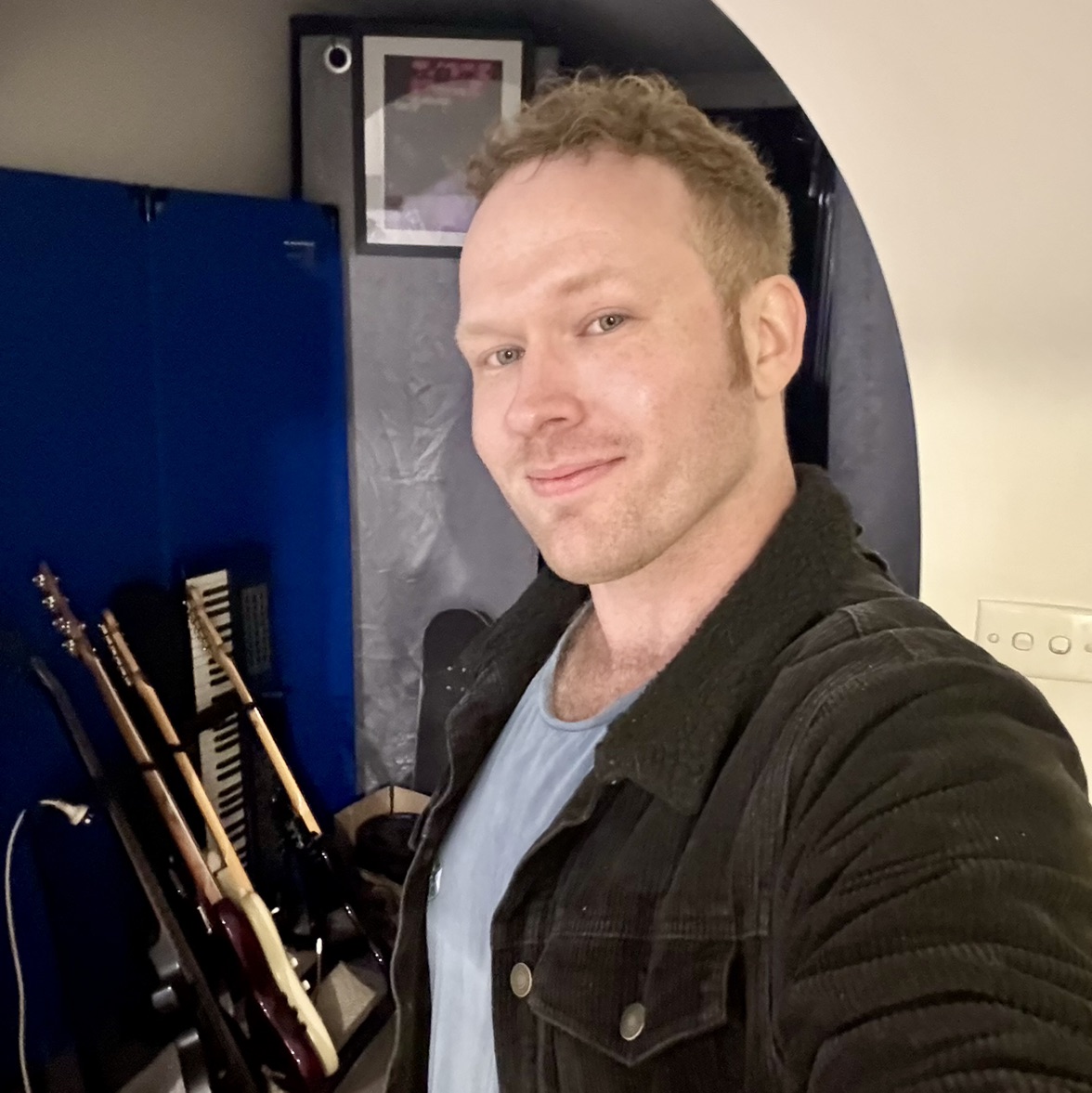 Harry is on Couchsurfing! Couchsurfing