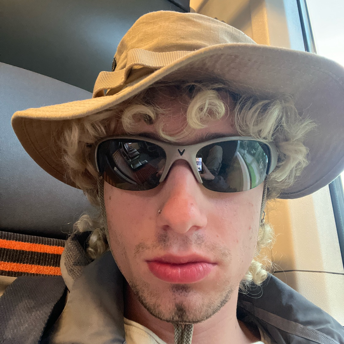 alex-is-on-couchsurfing-couchsurfing