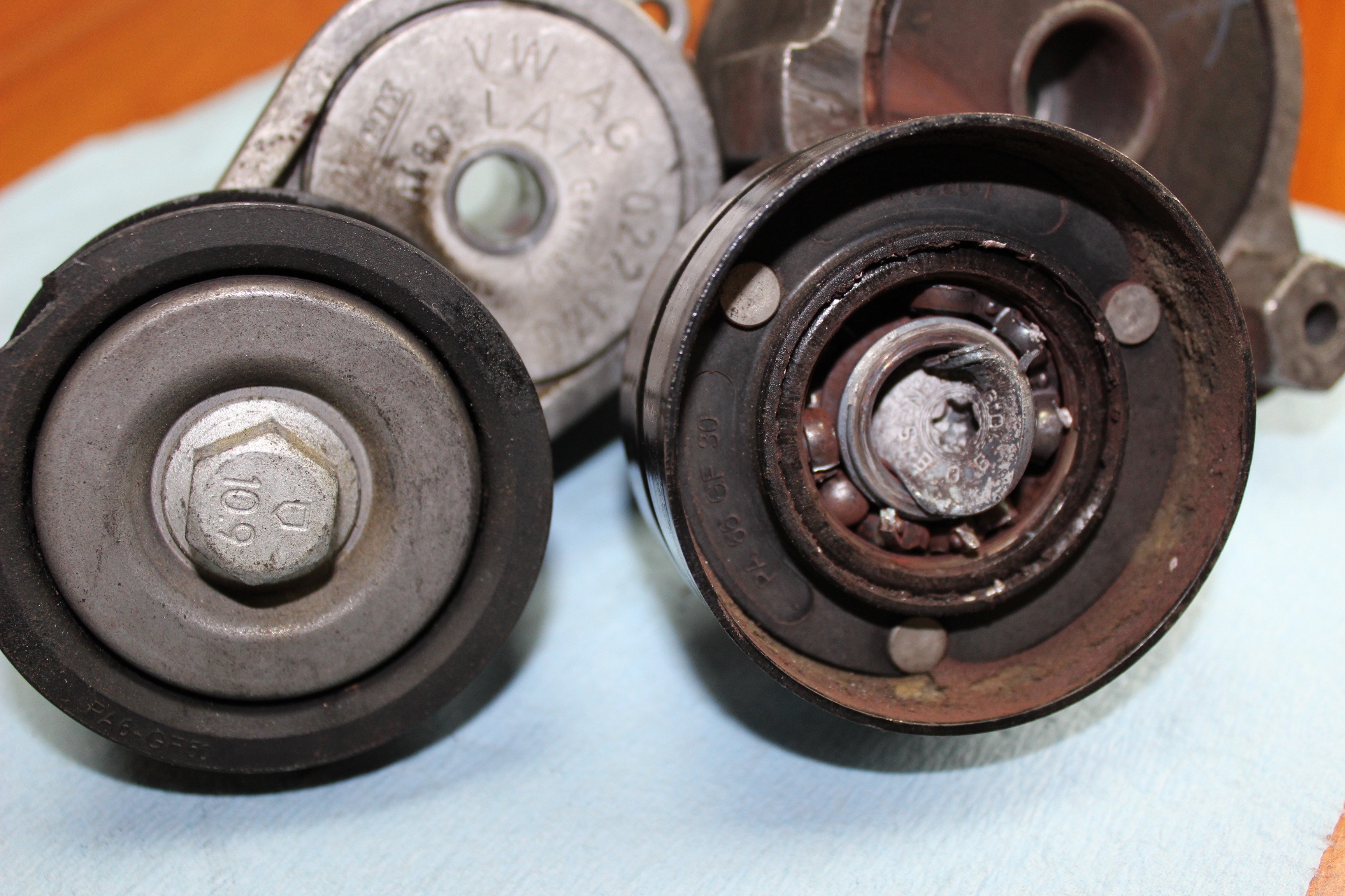 Failed VW serpentine belt tensioner Humble Mechanic