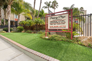 Parkway Plaza Apartments