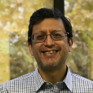 Dr. RICARDO VEGA
