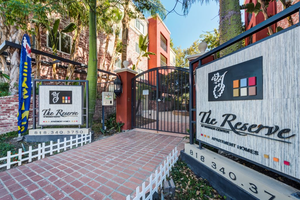 The Reserve At Warner Center Apartments