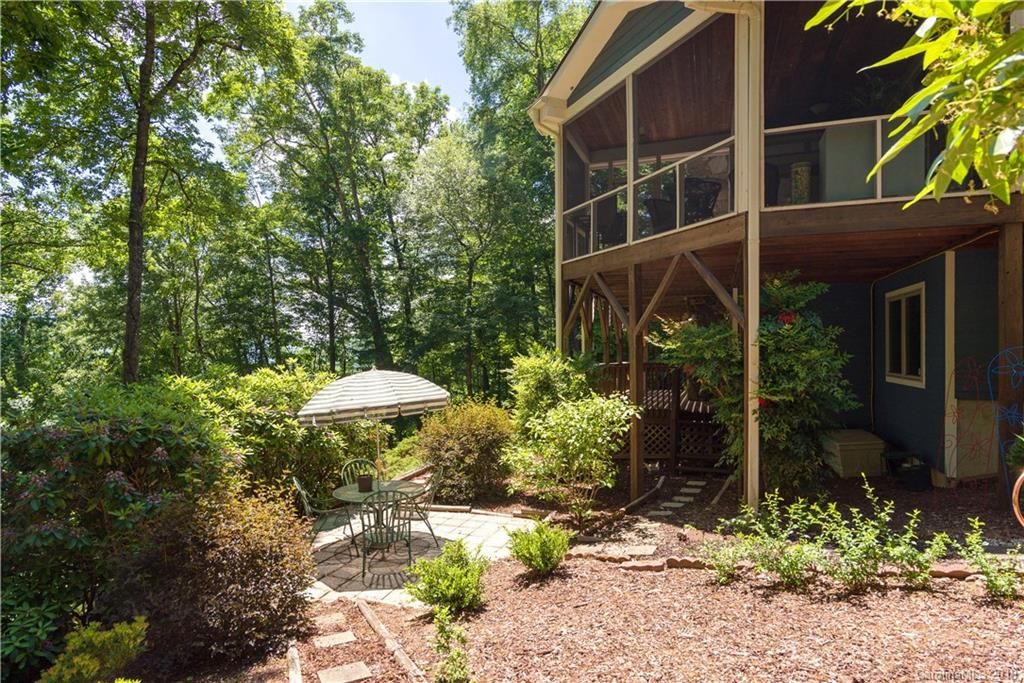 2525 Eagles Nest Road Waynesville, NC 28786