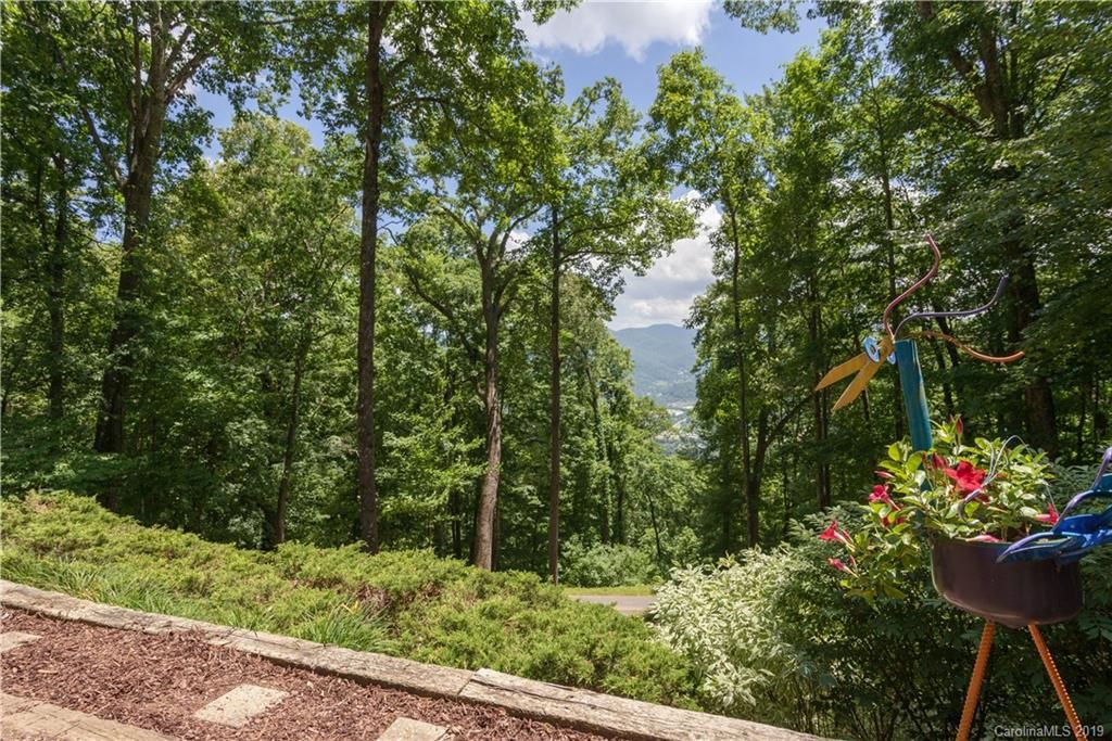 2525 Eagles Nest Road Waynesville, NC 28786