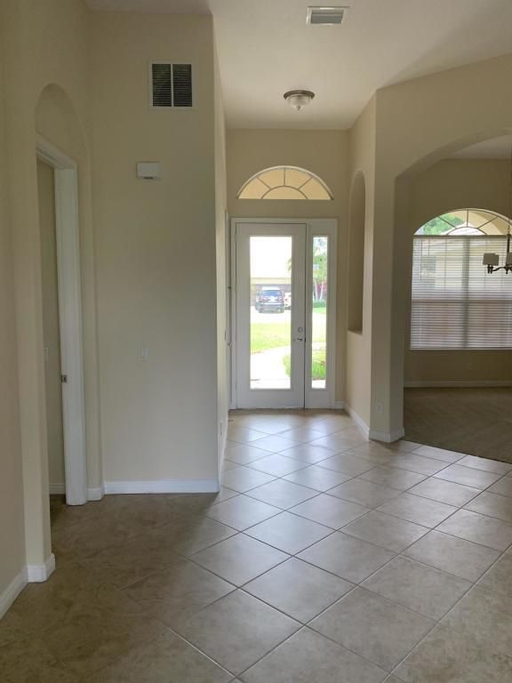 1205 Live Oak Cove