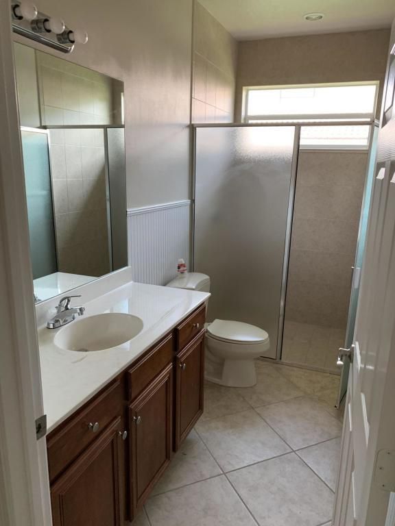 1205 Live Oak Cove