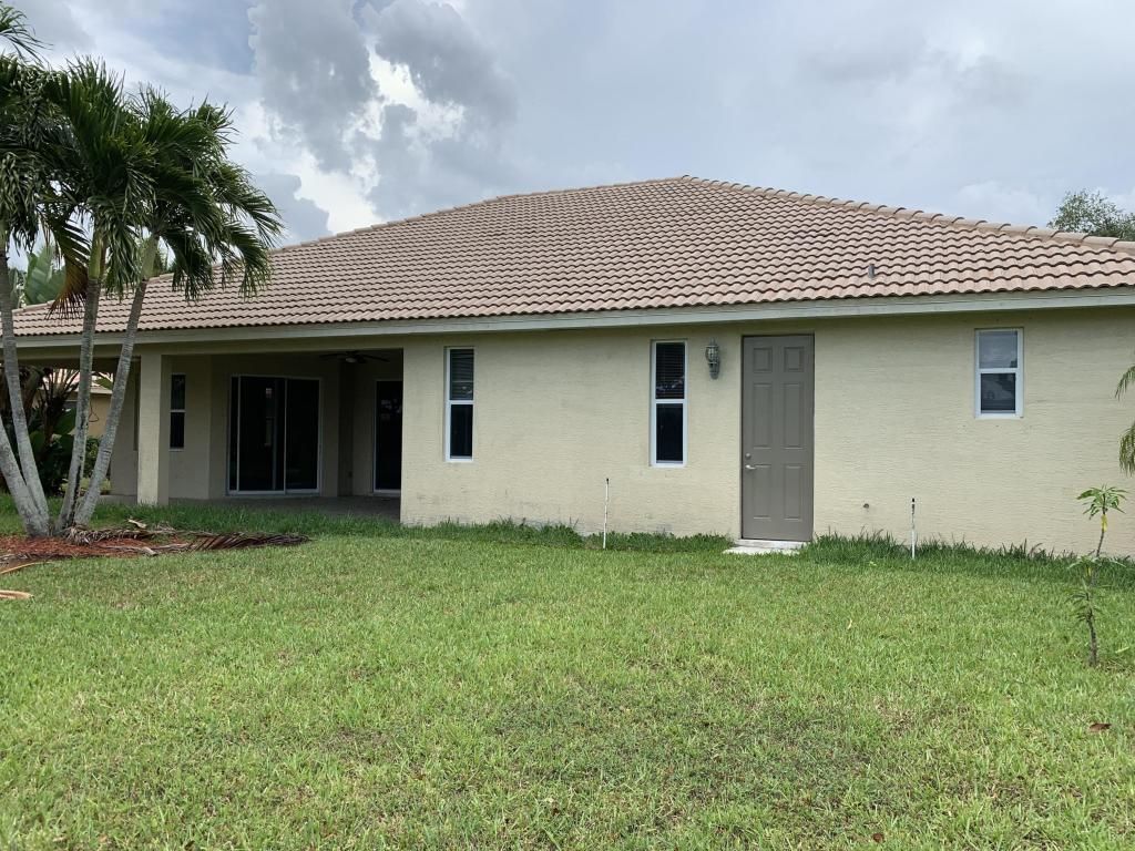 1205 Live Oak Cove
