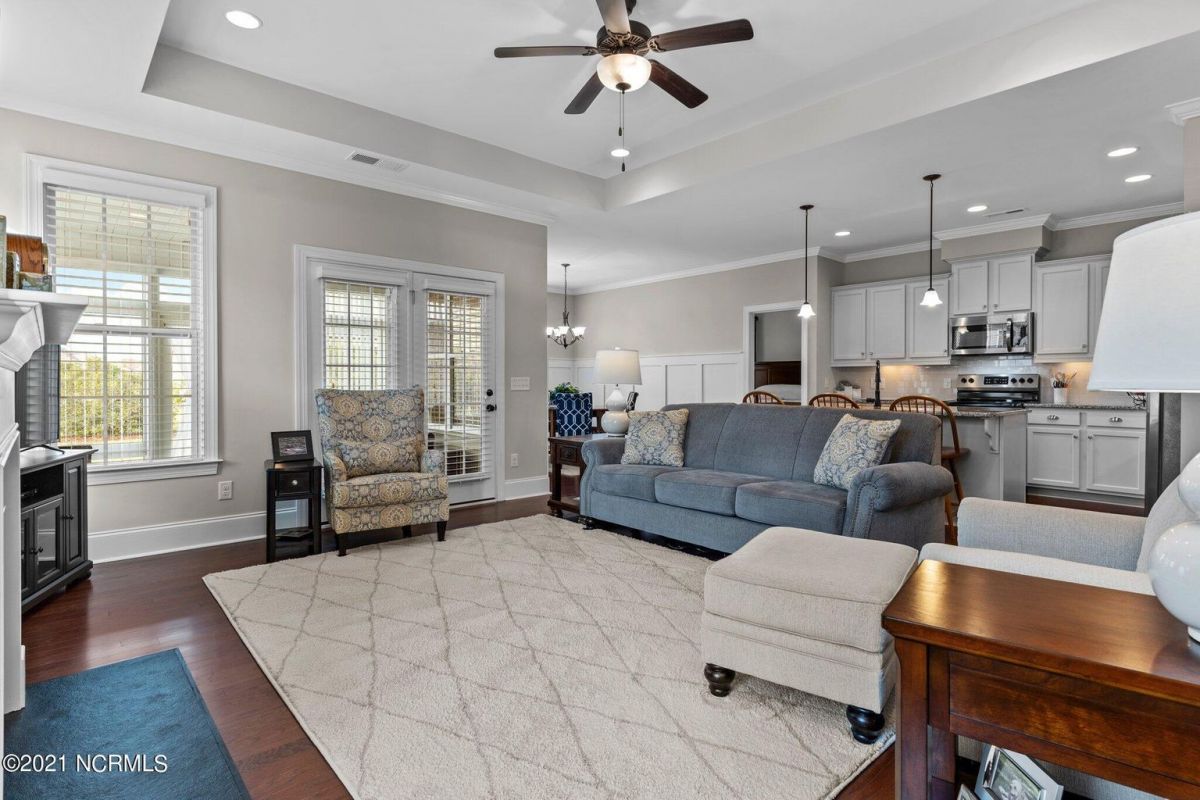 6951 Gracieuse Lane