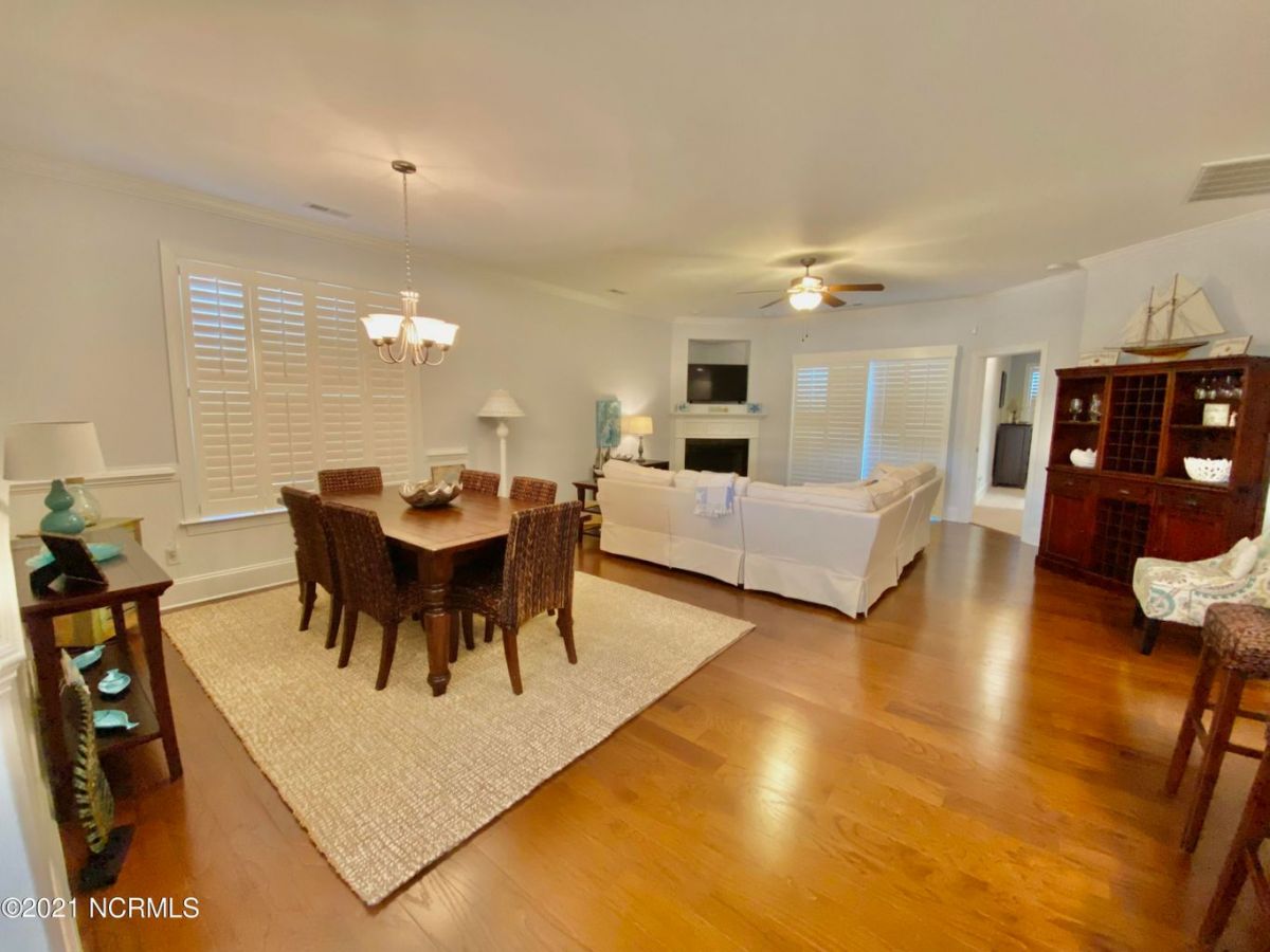 7195 Bonaventure Street