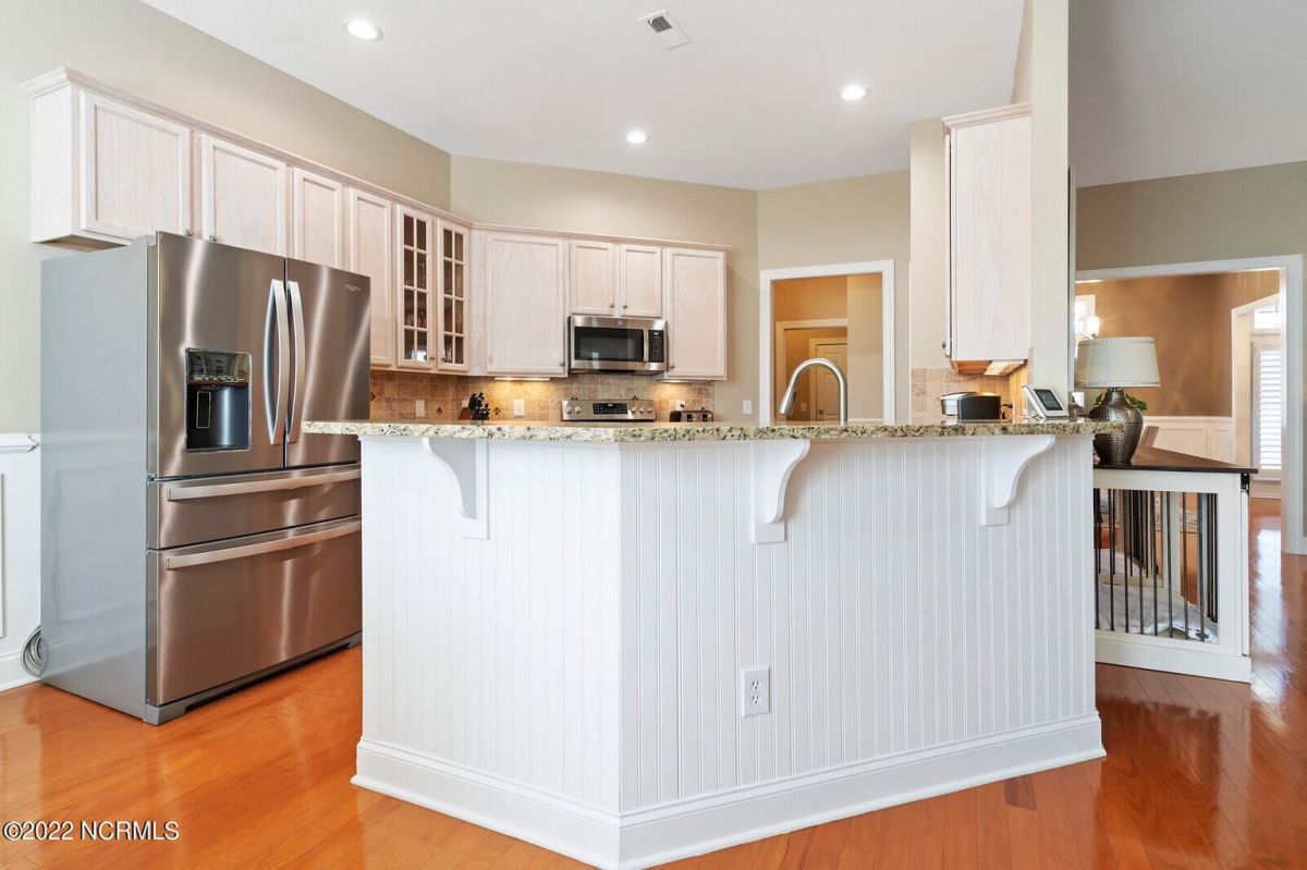 3992 Marshfield Drive