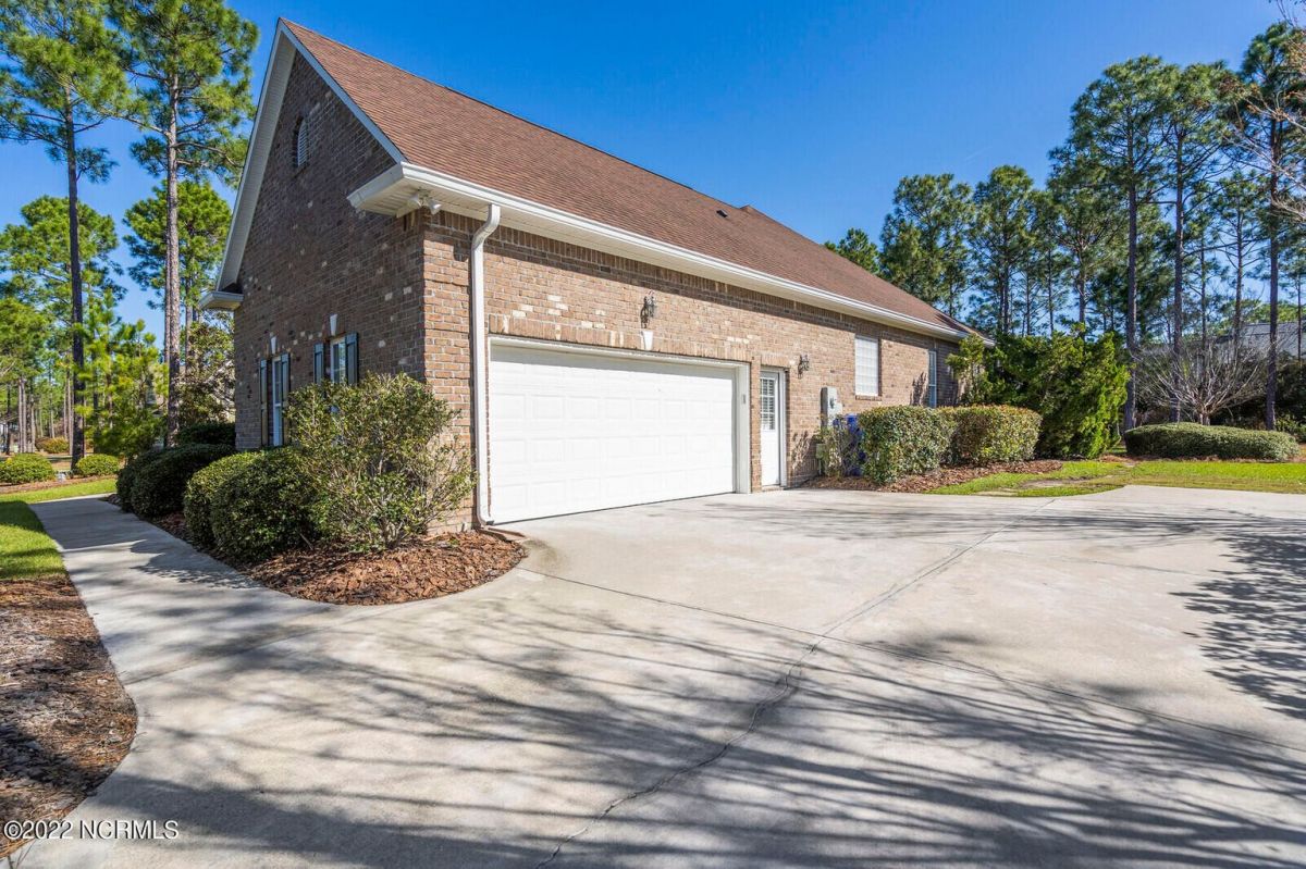 3992 Marshfield Drive