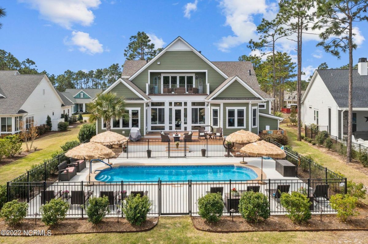 2747 Parkridge Drive