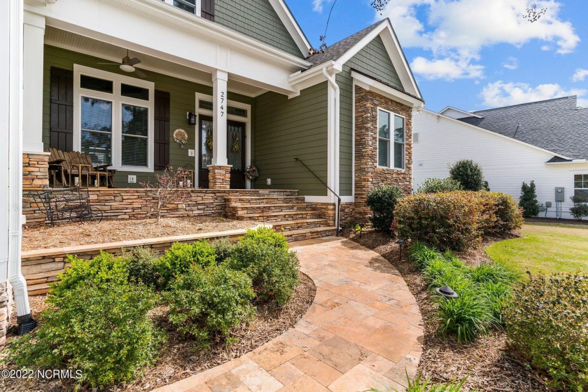 2747 Parkridge Drive