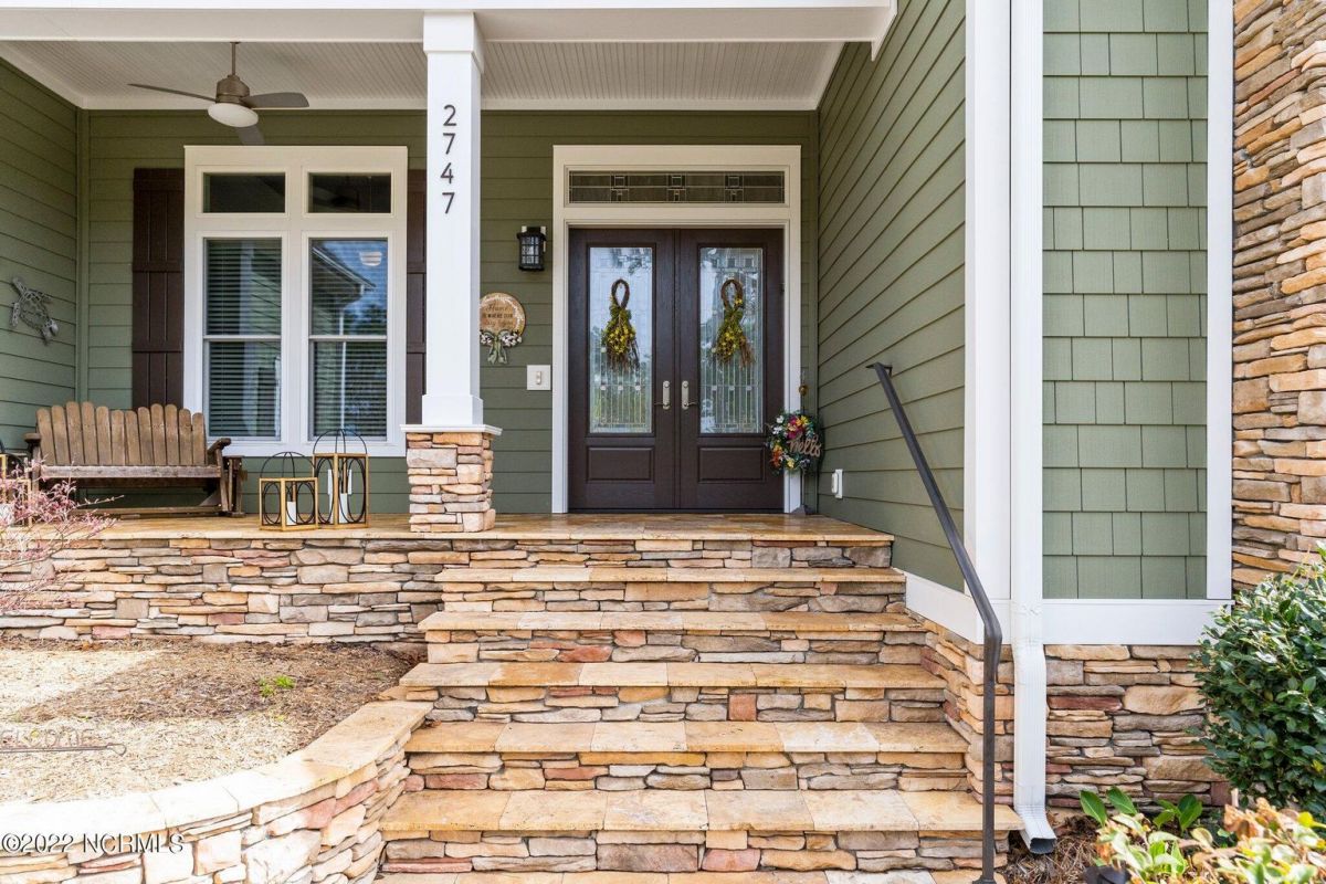 2747 Parkridge Drive