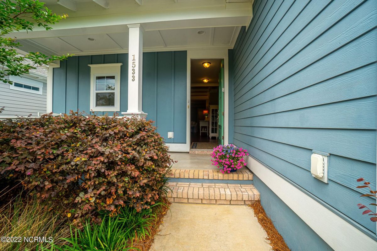 1533 Low Country Boulevard