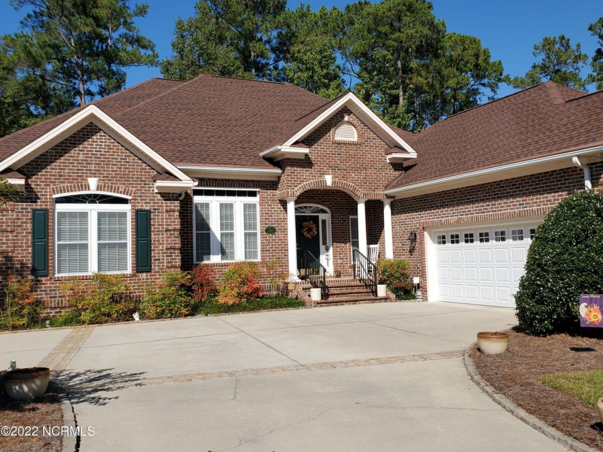 556 Gladstone Circle