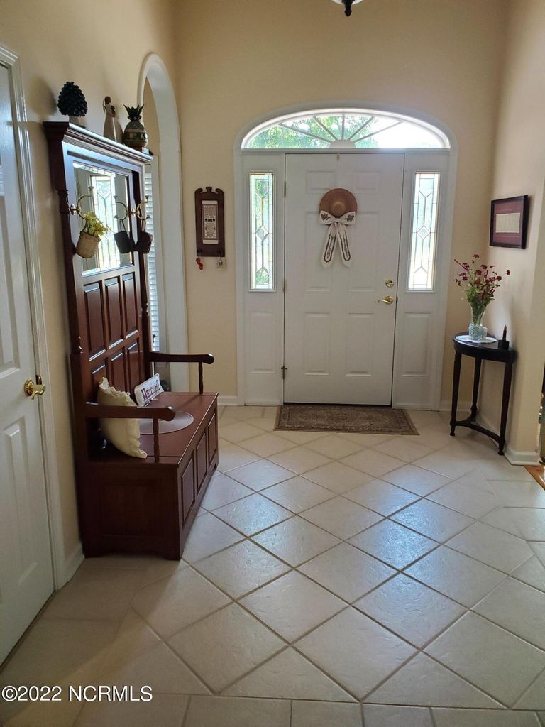 556 Gladstone Circle